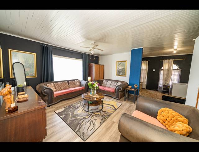 3 BEDROOM FREESTANDING FOR SALE IN MINNEBRON